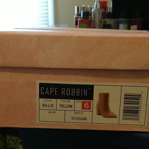 Flashy box heels - Picture 1 of 4